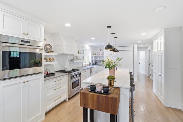 9 Stacey Circle, Concord, MA 01742