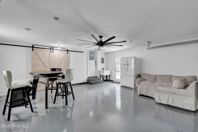 914 Greenhowe Drive, Wilmington, NC 28409