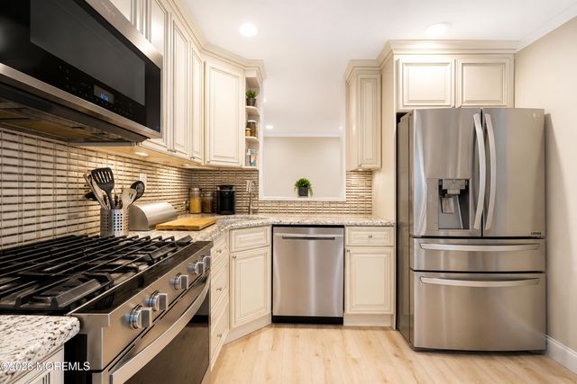 84 Heron Court, Manalapan, NJ 07726