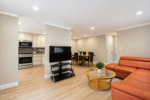 84 Heron Court, Manalapan, NJ 07726