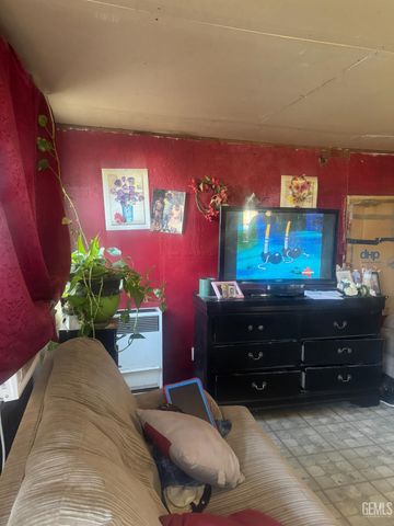 131 W 3rd Street, Buttonwillow, CA 93206