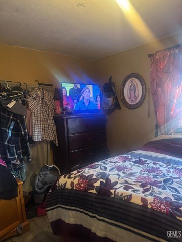 131 W 3rd Street, Buttonwillow, CA 93206