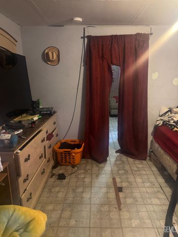 131 W 3rd Street, Buttonwillow, CA 93206