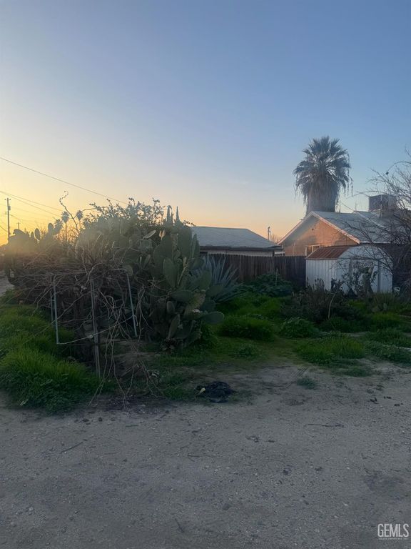 131 W 3rd Street, Buttonwillow, CA 93206