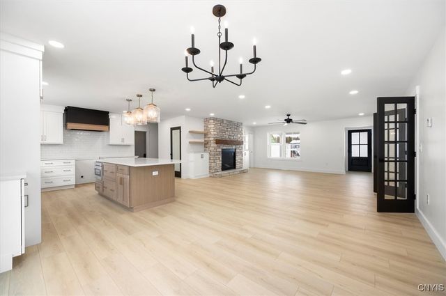 103 Stonebrooke Drive, Marcy, NY 13403