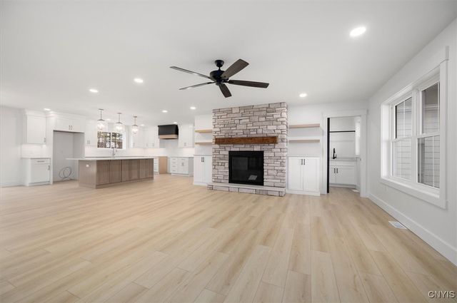 103 Stonebrooke Drive, Marcy, NY 13403