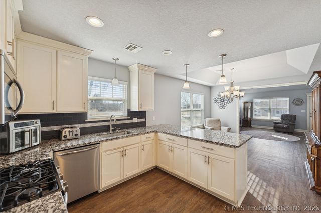 734 S Chickasaw Avenue, Claremore, OK 74017