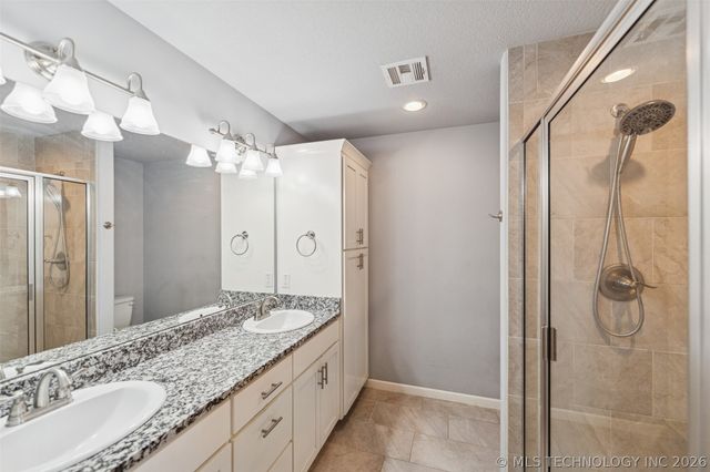 734 S Chickasaw Avenue, Claremore, OK 74017