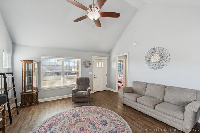 734 S Chickasaw Avenue, Claremore, OK 74017