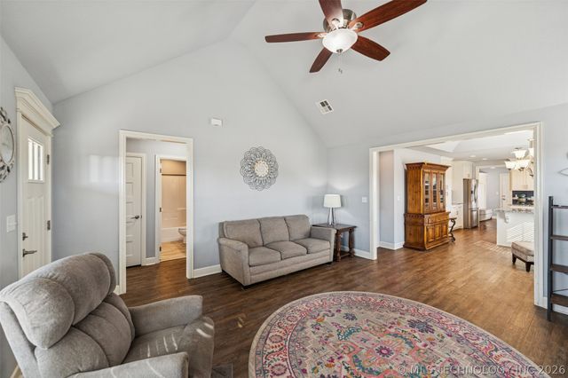 734 S Chickasaw Avenue, Claremore, OK 74017