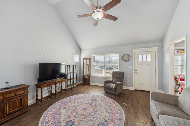 734 S Chickasaw Avenue, Claremore, OK 74017