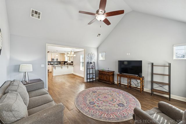 734 S Chickasaw Avenue, Claremore, OK 74017