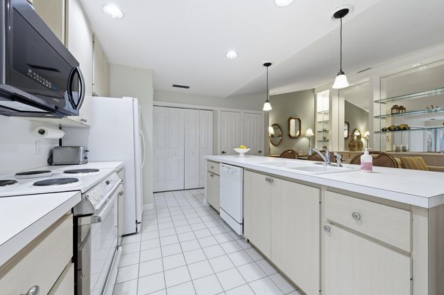 701 Silverleaf Oak Court, Palm Beach Gardens, FL 33410