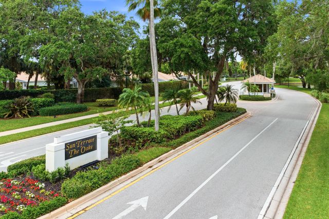 701 Silverleaf Oak Court, Palm Beach Gardens, FL 33410
