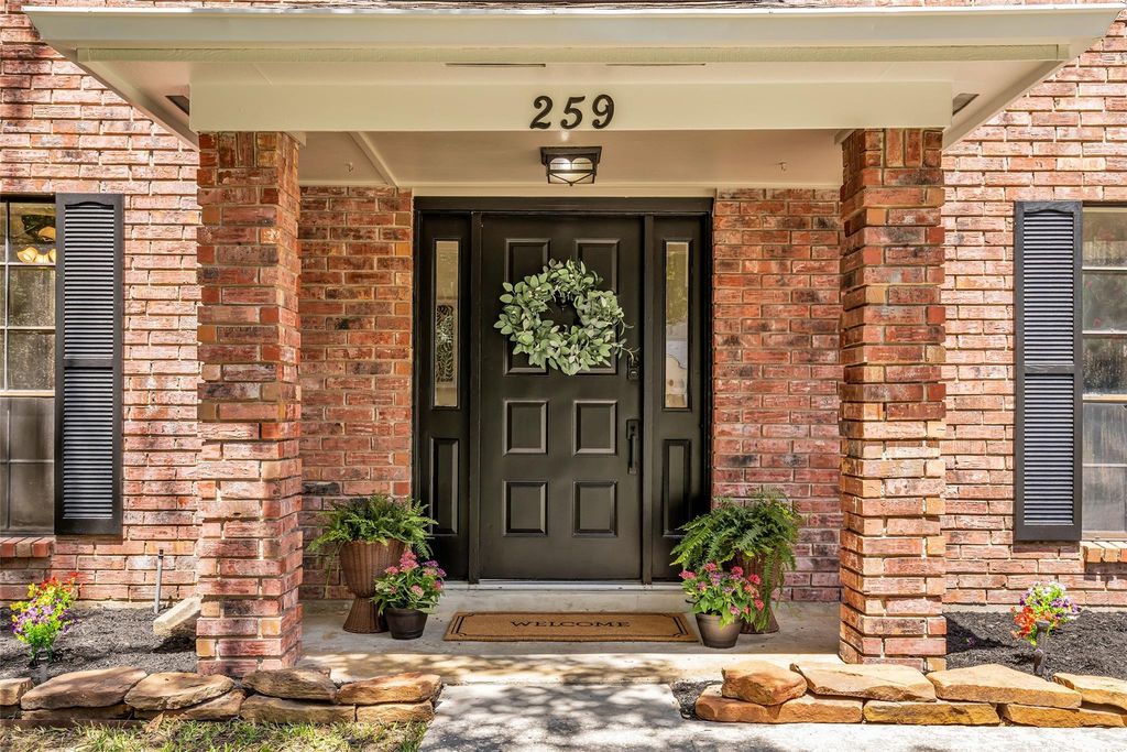 259 E Rainbow Ridge Circle, The Woodlands, TX 77381
