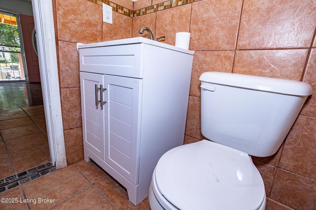 2709 Algonquin Pkwy, Louisville, KY 40210