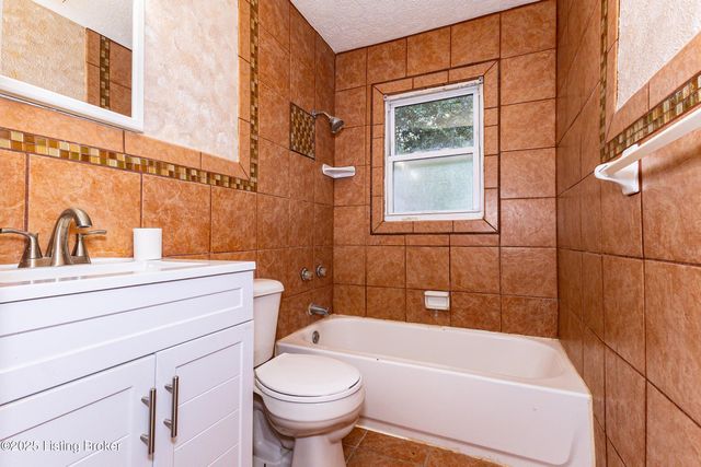 2709 Algonquin Pkwy, Louisville, KY 40210