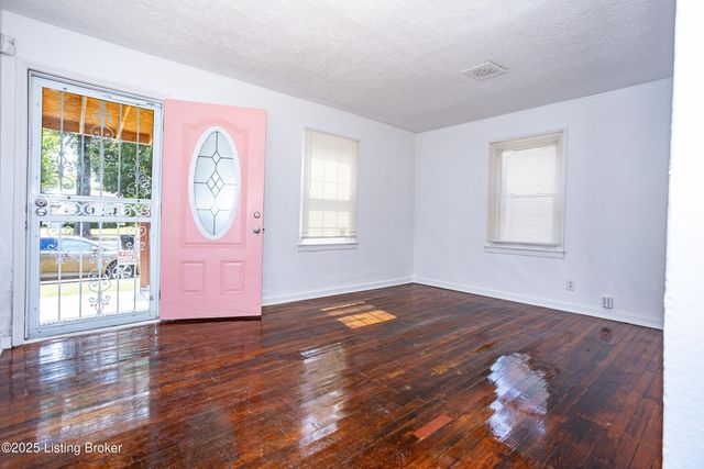 2709 Algonquin Pkwy, Louisville, KY 40210