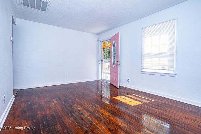 2709 Algonquin Pkwy, Louisville, KY 40210