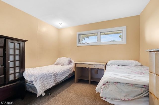 8 Hampton Rd, Clifton City, NJ 07012