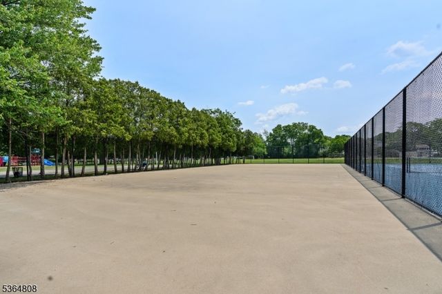 8 Hampton Rd, Clifton City, NJ 07012