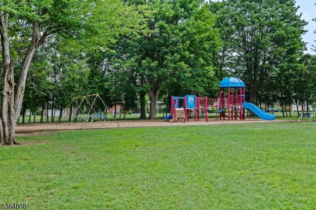 8 Hampton Rd, Clifton City, NJ 07012