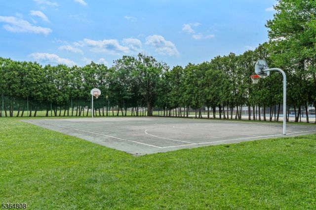 8 Hampton Rd, Clifton City, NJ 07012