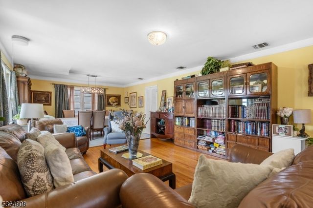 8 Hampton Rd, Clifton City, NJ 07012