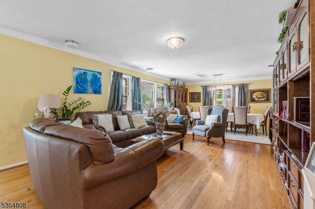 8 Hampton Rd, Clifton City, NJ 07012