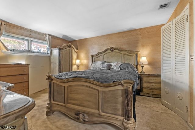 8 Hampton Rd, Clifton City, NJ 07012