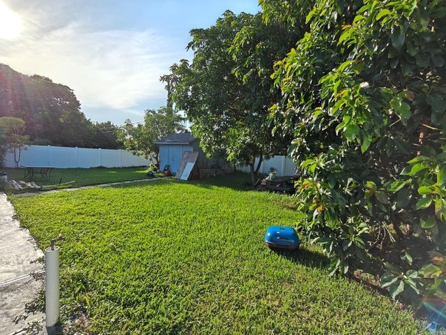 324 Mid Pines Road, Palm Springs, FL 33461