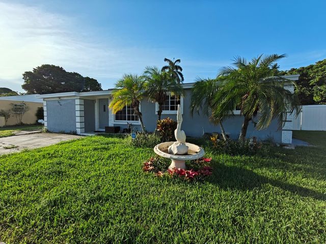 324 Mid Pines Road, Palm Springs, FL 33461