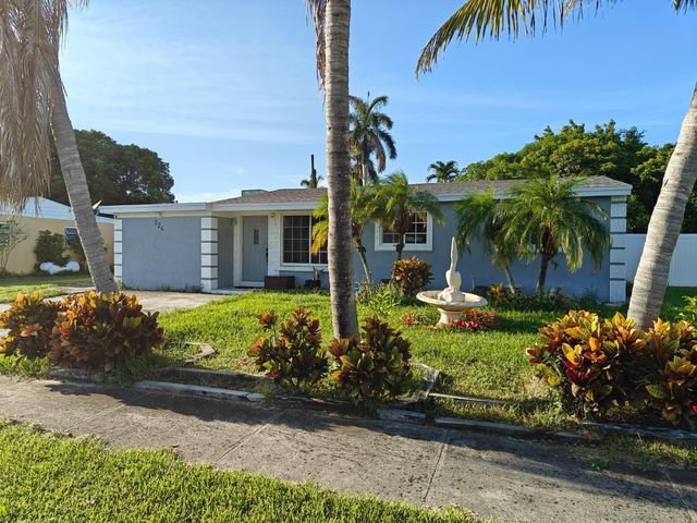 324 Mid Pines Road, Palm Springs, FL 33461