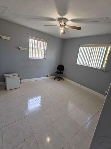 324 Mid Pines Road, Palm Springs, FL 33461