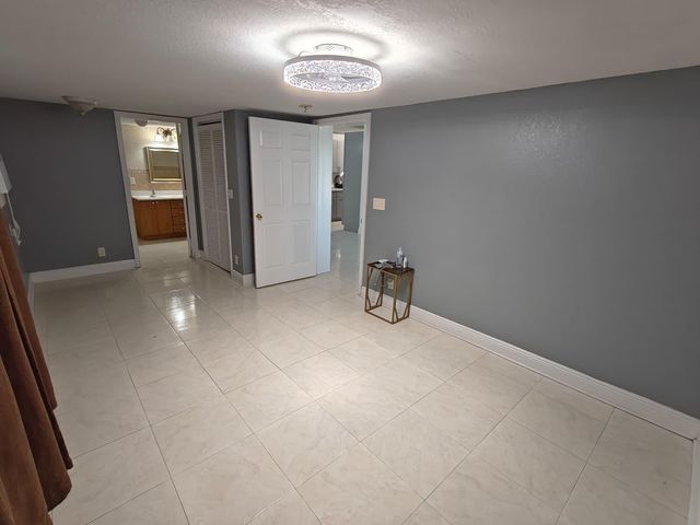 324 Mid Pines Road, Palm Springs, FL 33461