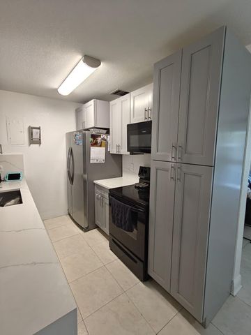 324 Mid Pines Road, Palm Springs, FL 33461
