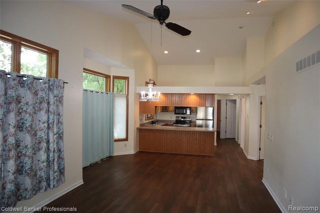 13368 Julie Anne Court 1, Fenton, MI 48430