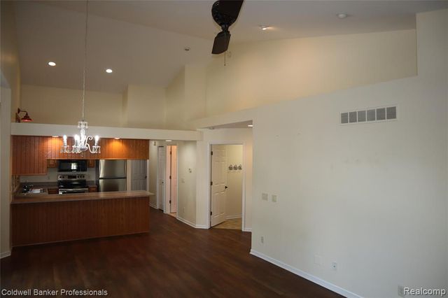 13368 Julie Anne Court 1, Fenton, MI 48430