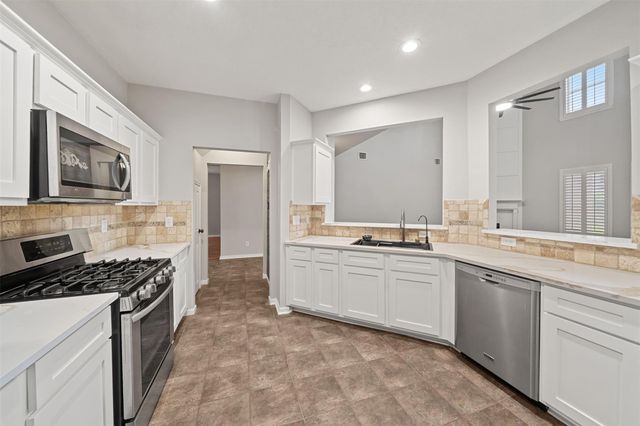 1304 Pine Stream Drive S, Pearland, TX 77581