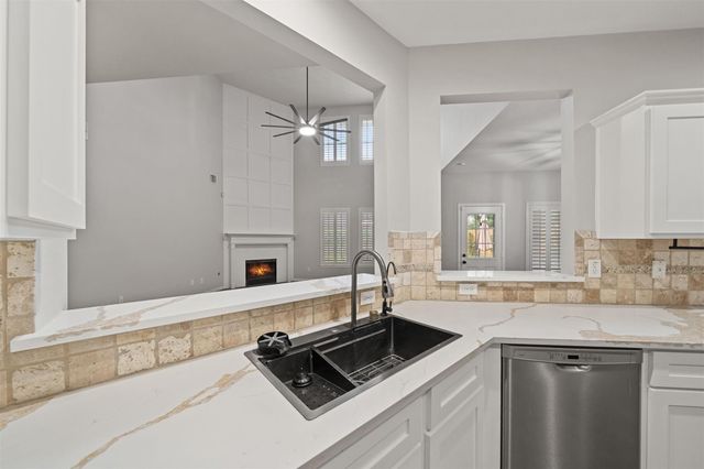 1304 Pine Stream Drive S, Pearland, TX 77581
