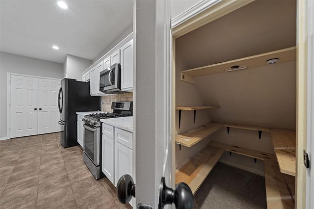 1304 Pine Stream Drive S, Pearland, TX 77581