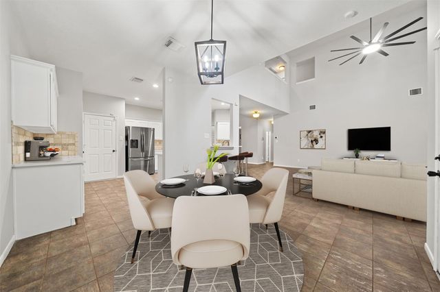 1304 Pine Stream Drive S, Pearland, TX 77581