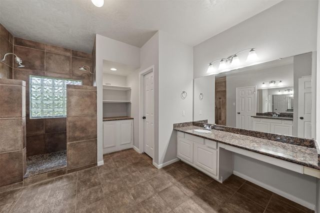 1304 Pine Stream Drive S, Pearland, TX 77581