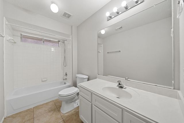 1304 Pine Stream Drive S, Pearland, TX 77581