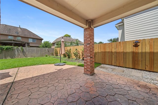 1304 Pine Stream Drive S, Pearland, TX 77581