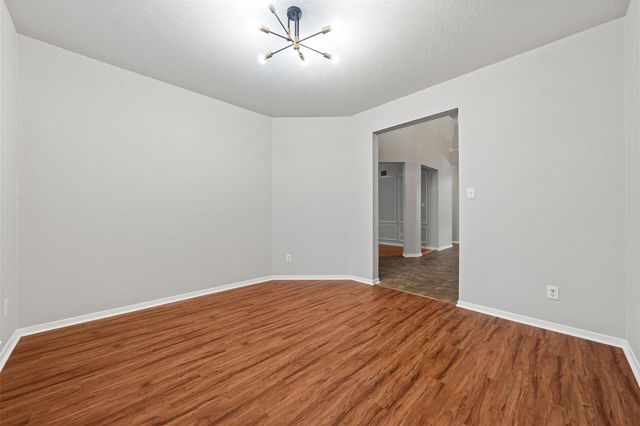 1304 Pine Stream Drive S, Pearland, TX 77581