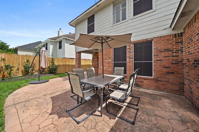 1304 Pine Stream Drive S, Pearland, TX 77581