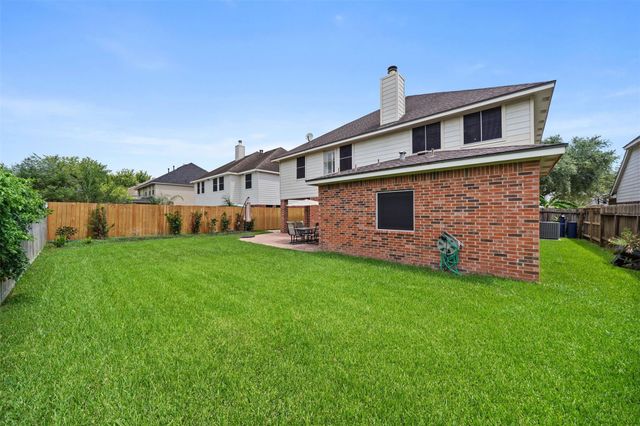 1304 Pine Stream Drive S, Pearland, TX 77581