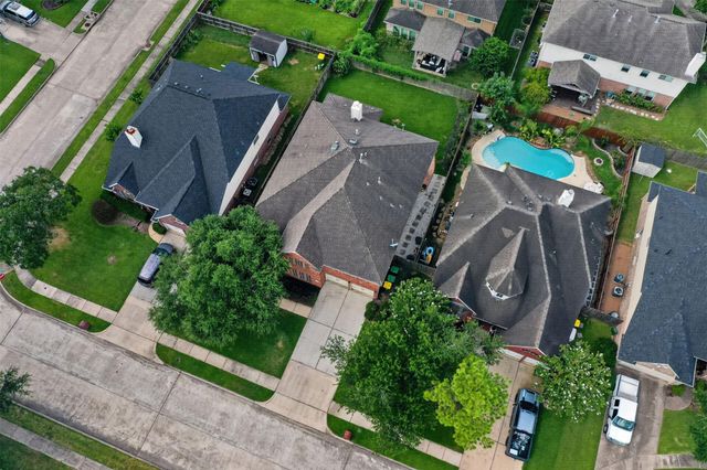 1304 Pine Stream Drive S, Pearland, TX 77581