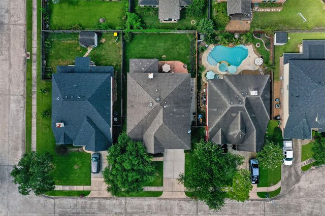 1304 Pine Stream Drive S, Pearland, TX 77581